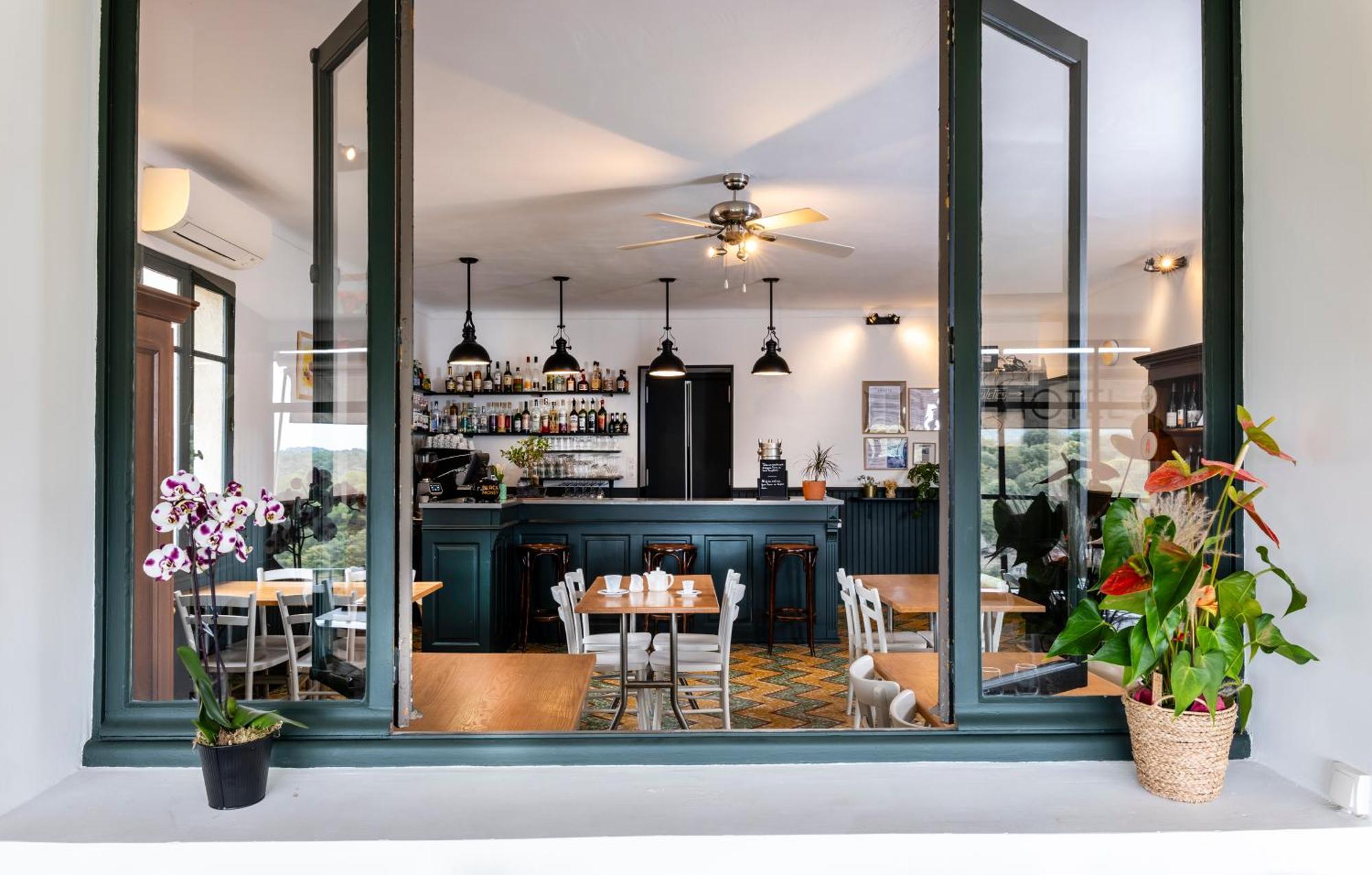 Hotel Restaurant Les Remparts ヴナスク エクステリア 写真