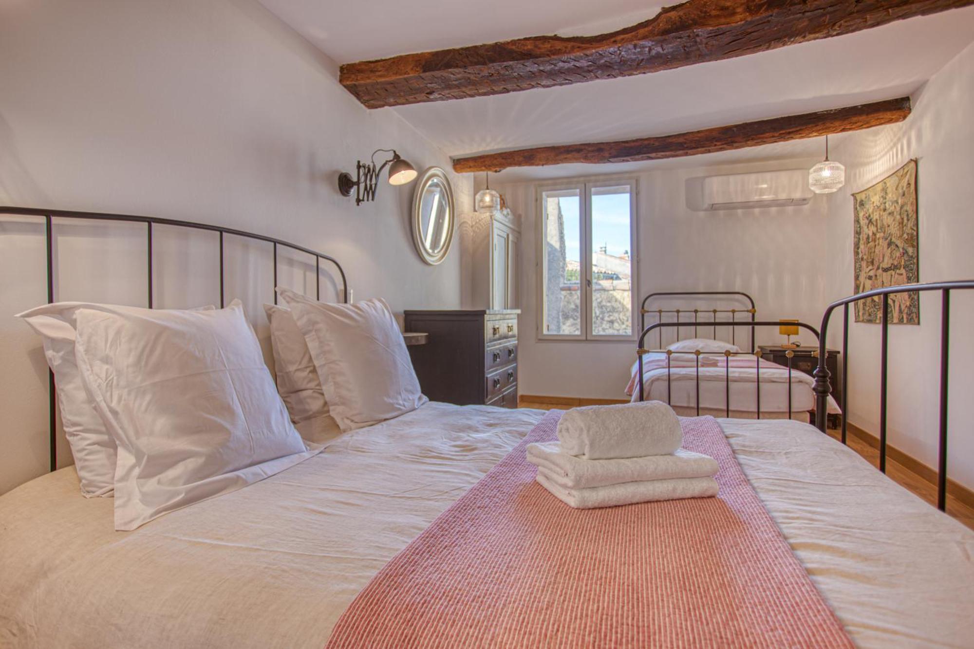 Hotel Restaurant Les Remparts ヴナスク エクステリア 写真