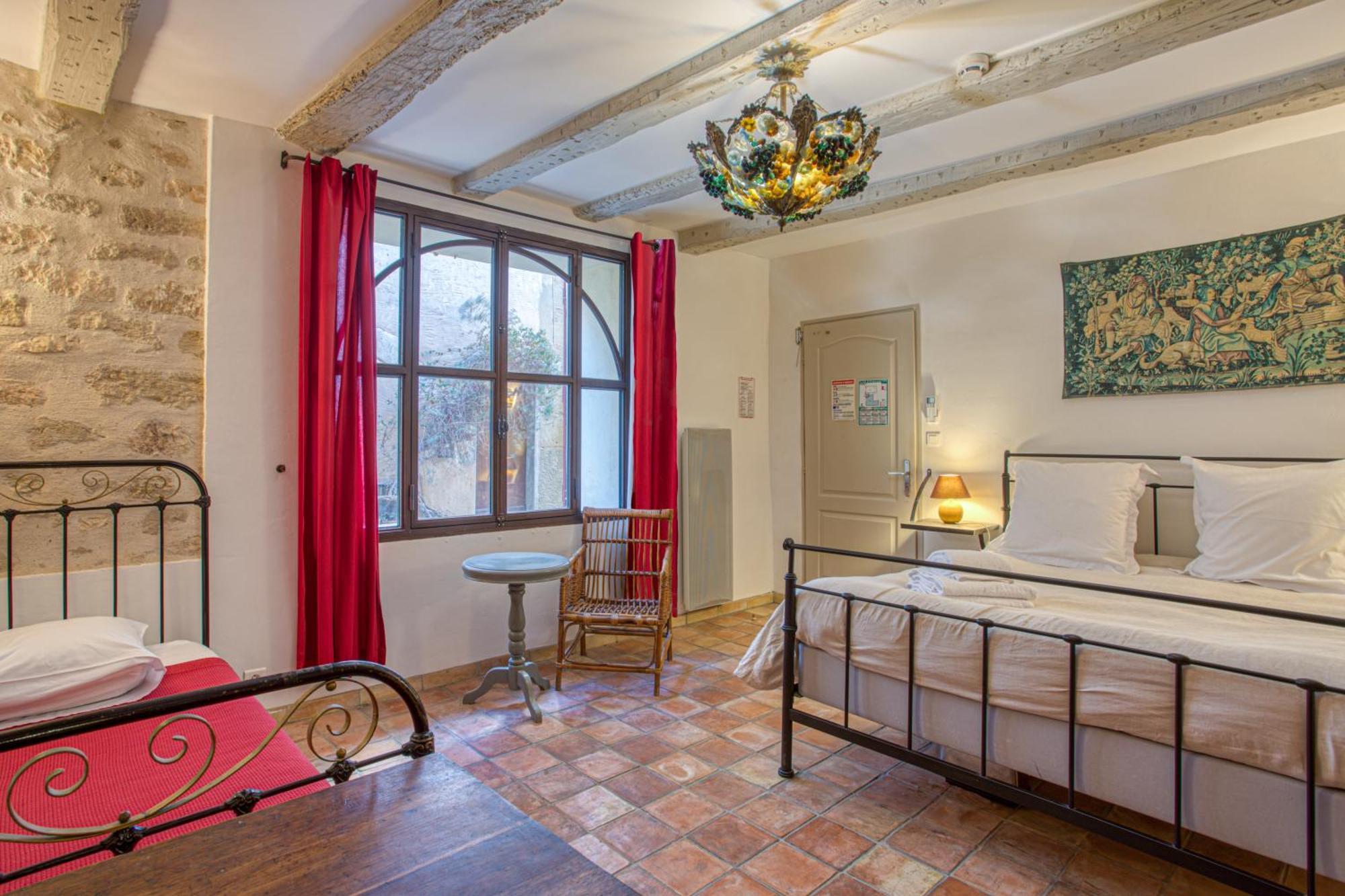 Hotel Restaurant Les Remparts ヴナスク エクステリア 写真