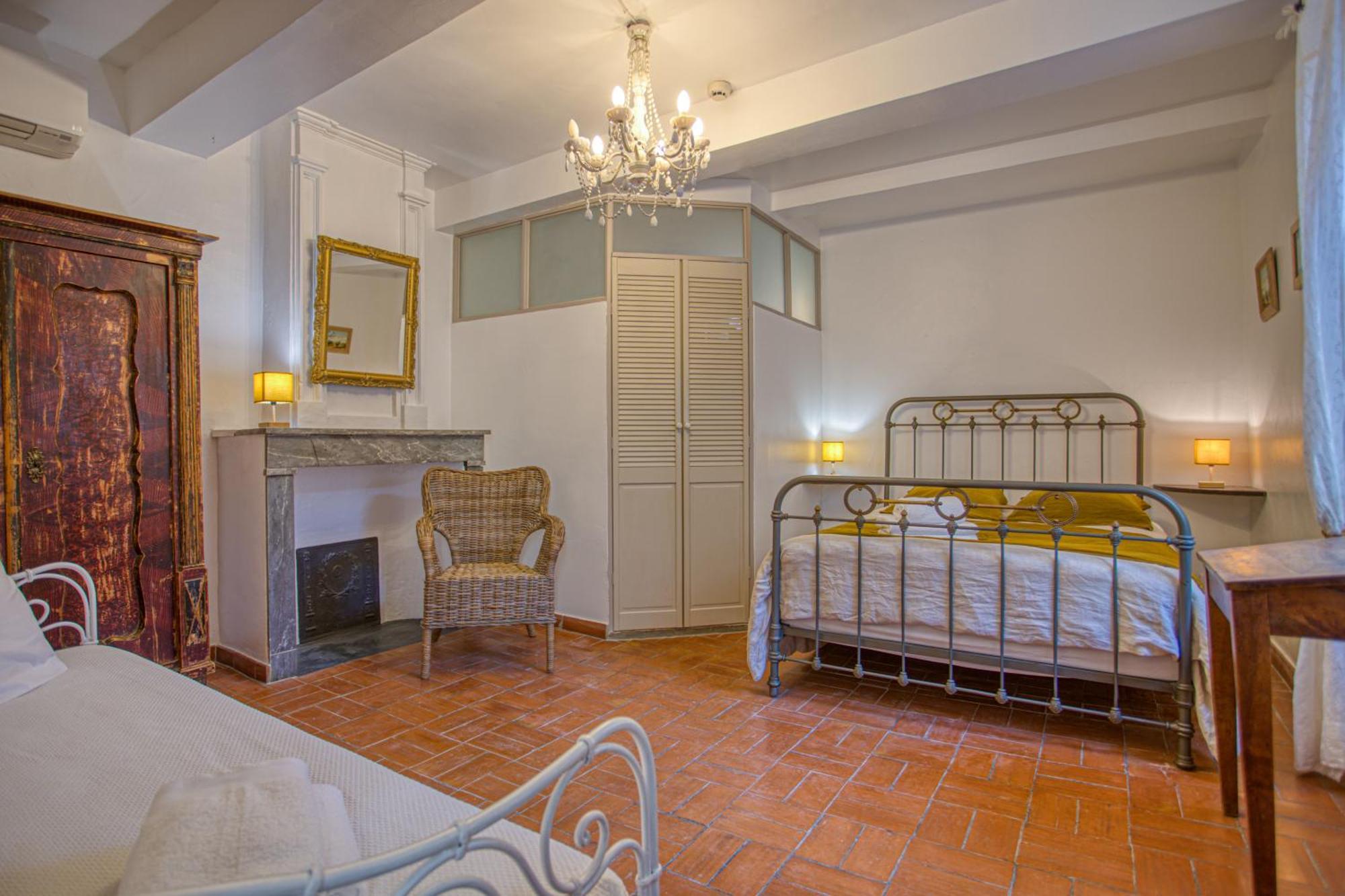 Hotel Restaurant Les Remparts ヴナスク エクステリア 写真